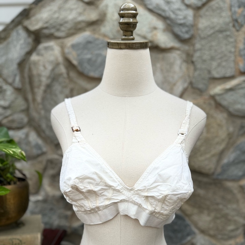 1930s / 1940s Bullet Bra by Nestle Form